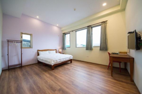 Hotels in Shoufeng Township